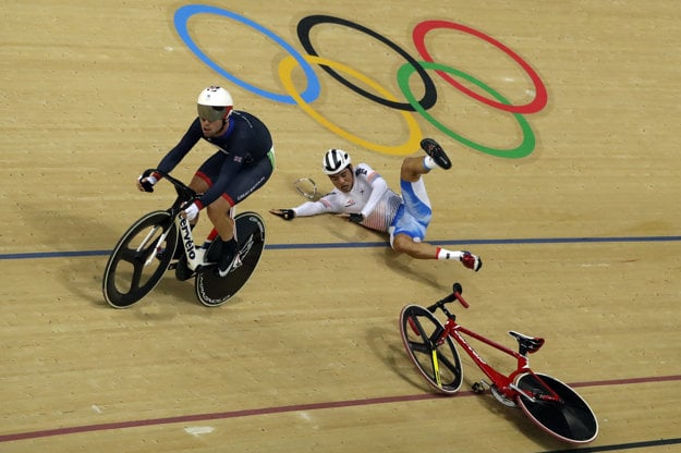 Mark Cavendish spôsobil kolíziu so súperom.
