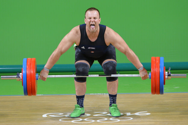 Ondrej Kružel pri treťom, neplatnom pokuse s činkou s hmotnosťou 170 kg v trhu.