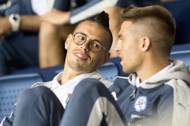 Na zápasa Slovana sa prišla pozrieť aj futbalová reprezentácia. Na snímke Róber Mak a Marek Hamšík