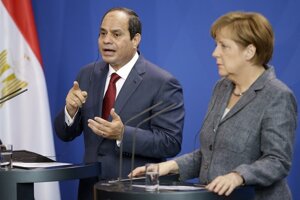 Egyptský prezident Abdal Fattáh Sísí na spoločnej tlačovej konferencii s nemeckou kancelárkou Angelou Merkelovou.