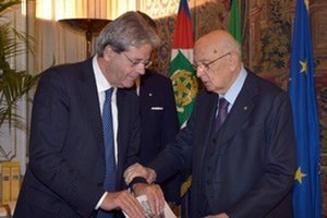 Taliansky minister zahraničných vecí Paolo Gentolini (vľavo) s bývalým talianskym prezidentom Giorgiom Napolitanom.