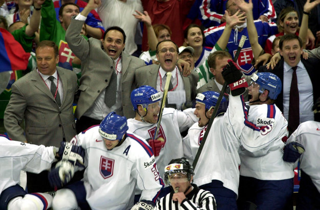 Ján Filc po finálovom zápase s Ruskom (4:3) v roku 2002.
