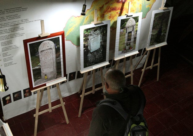 Slovenské banské múzeum predstavilo v expozícii Nového zámku známych nebožtíkov, ktorí odpočívajú na miestnych cintorínoch.  (zdroj: Ján Krošlák)