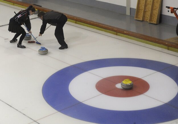 SOV chce pomôcť v napredovaní curlingu.