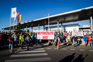 Štrajk v bratislavskom Volkswagene v utorok.