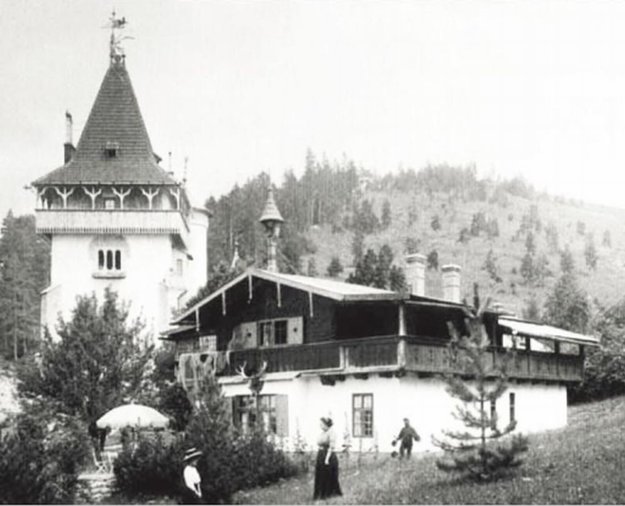 Štróblova vila Štróblova vila a Tirolský dom v minulosti.