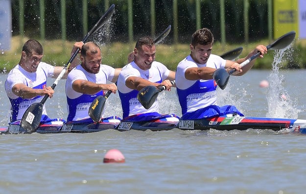 Pred štvoricou Denis Myšák, Erik Vlček, Juraj Tarr a Tibor Linka je neľahká úloha obhajoby titulu na 1000 m a striebornej medaily na 500 m.