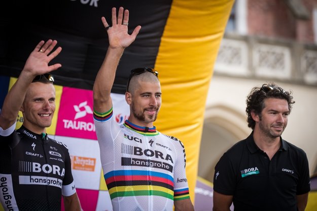 Peter Sagan (v strede) a Rafal Majka (vľavo) - dve najväčšie hviezdy tímu Bora-Hansgrohe na pretekoch Okolo Poľska.