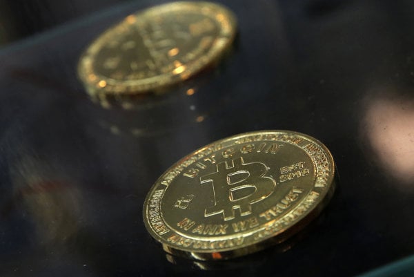 Kurz bitcoinu klesol takmer o desatinu