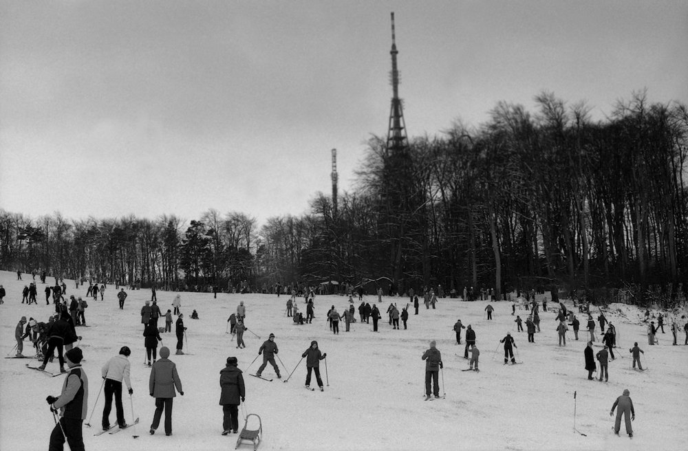 Bratislavský Kamzík a Koliba  sa premenili na lyžiarsku a sánkarsku 