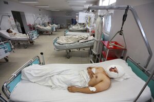 Obete stredajšieho útoku Talibanu na autbous so zamestnancami televízie.