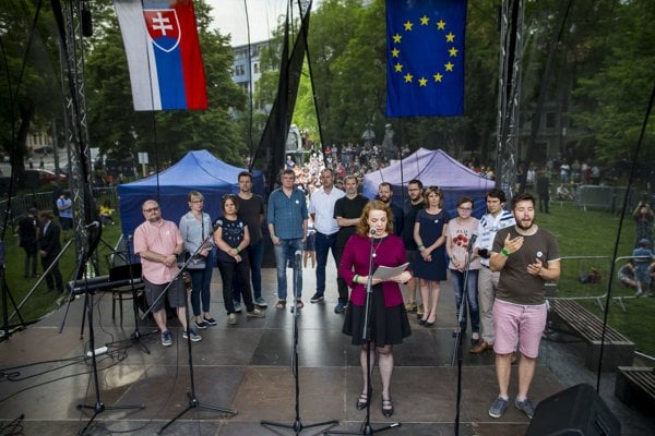 Slovenskí novinári na jednej z demonštrácií za Kuciaka a Kušnírovú.