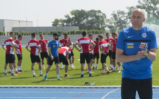 Adrián Guľa počas tréningu slovenských mladíkov.