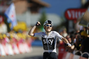 Geraint Thomas sa raduje z víťazstva v 11. etape na Tour de France 2018.