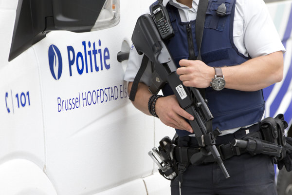 Belgickí vojaci obmedzujú hliadkovanie v uliciach a na staniciach