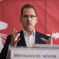 Kandidát na primátora a predseda mimoparlamentnej politickej strany NAJ Viktor Béreš.