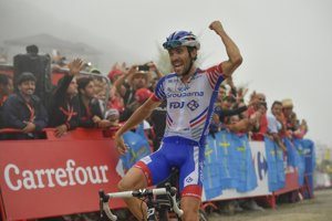 Thibaut Pinot sa raduje z víťazstva v 15. etape na Vuelta a Espaňa 2018.