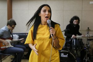 Text Džamalinej piesne opisuje masové deportácie Tatárov z územia bývalého Sovietskeho zväzu za vlády Josifa Stalina. 