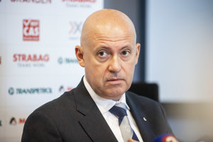 Anton Siekel.