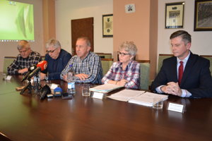 Na tlačovej besede na humenskej radnici sa hovorilo aj o hokeji.