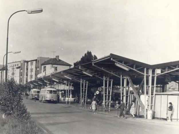 Autobusová stanica na Hronskom predmestí ešte o pár rokov skôr.