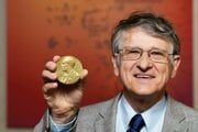 Profesorovi Klausovi von Klitzingovi udelili v roku 1985 Nobelovu cenu za objav kvantového Hallovho javu, ktorý pomohol aj pri určení novej definície kilogramu.