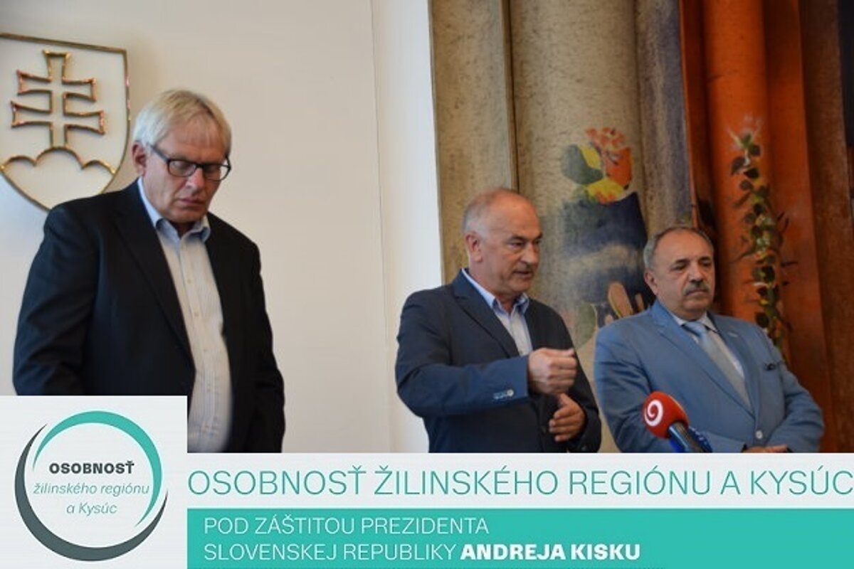 Starý muž s veľkými kohúty