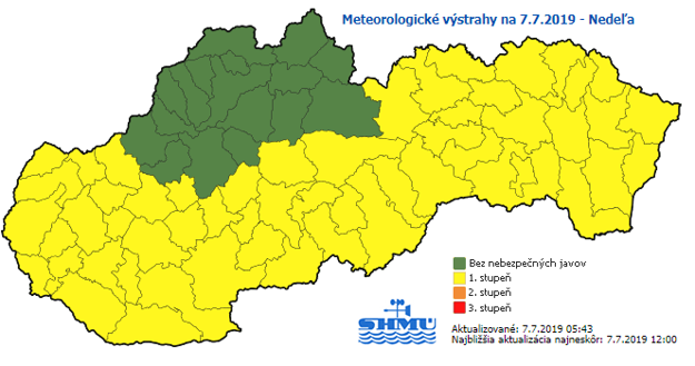 Výstrahy pred búrkami platia na nedeľu pre celé Slovensko okrem severozápadu.