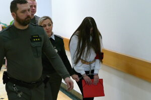 16-ročná Judita pred hlavným pojednávaním v konaní vedenom pre obzvlášť závažný zločin vraždy kamaráta Tomáša na Okresnom súde v Žiline dňa 9. januára 2020.