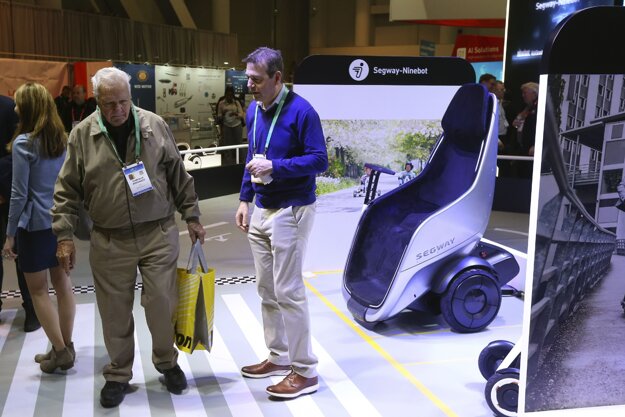 Pohyblivé sedalo Segway S-Pod, ktoré výrobca predstavil na veľtrhu CES.