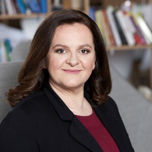 Poštová banka, Andrea Hazuchová, riaditeľka odboru ľudských zdrojov