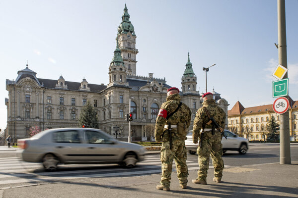 Vojenská hliadka v Győri.