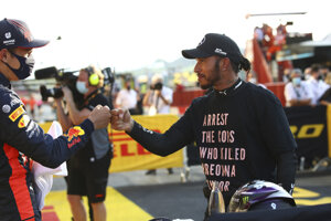 Lewis Hamilton poukázal na smrť Afroameričanky