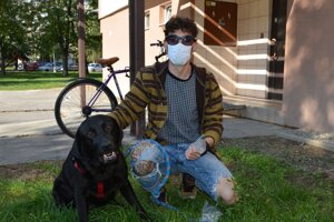 Pali so svojou labradorkou Dafy.