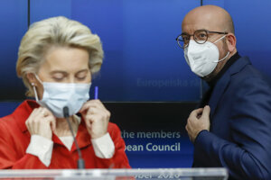 Šéfka eurokomisie Ursula von der Leyenová  so šéfom Európskej rady Charlesom Michelom. 