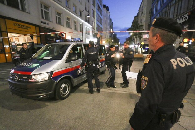 Rakúski policajti po útoku.