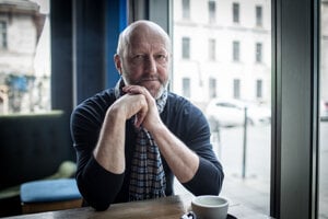 Herec Vlado Zboroň študoval na bohosloveckej fakulte a dnes hrá vo filme Služobníci.
