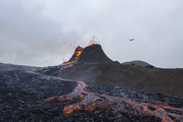 Erupcia sopky na polostrove Reykjanes.