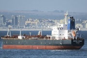 Ropný tanker Mercer Street.