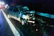 Ford Fiesta skončil pri zvodidlách, jeho motor o pár desiatok metrov ďalej.