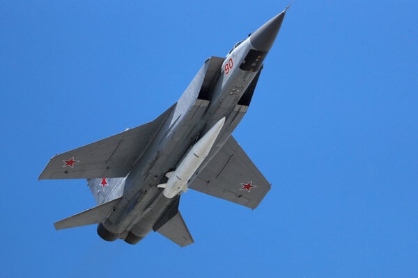 MiG-31 s hypersonickou strelou Kinžal.