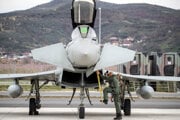 Taliansky Eurofighter na leteckej základni Kocuve v Albánsku.