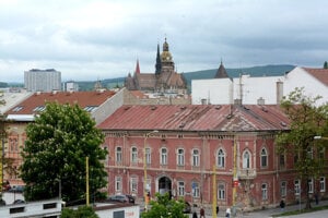 Regulatívy v Košiciach výškové budovy nedovoľujú, dominantou ostáva Dóm, najvyššou stavbou nemocnica.