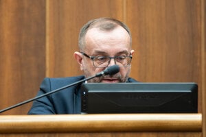 Predseda poslaneckého klubu Hlasu Róbert Puci.