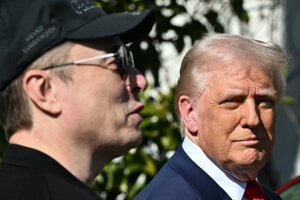 Musk oznámil, že zakladá stranu Amerika. Trump spomína aj jeho deportáciu