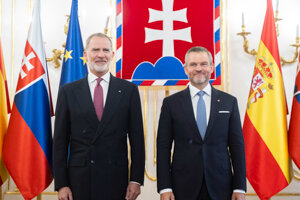 Španielsky kráľ Filip VI. a prezident Peter Pellegrini počas uvítacieho ceremoniálu v Prezidentskom paláci.