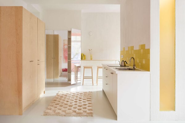 Neveľký byt prešiel obrovskou rekonštrukciou. Nový koncept vymyslelo štúdio Plus one architects. 