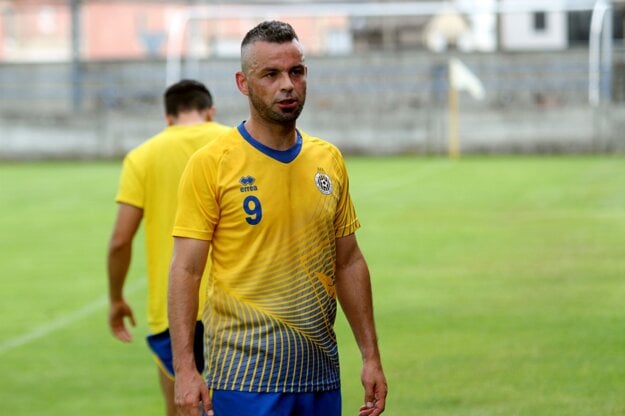 Legendárny Patrik Balko hrá za Vráble dvadsaťštyri sezón. Prvýkrát si vyskúša piatu ligu. (zdroj: Martin Kilian ml.)