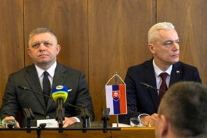 Premiér Robert Fico a poslanec Hlasu Ján Ferenčák.
