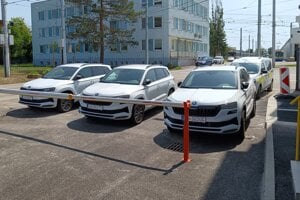 Nové Škody Karoq už sú v areáli košického dopravného podniku na Bardejovskej ulici.